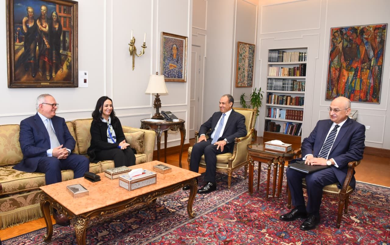 وزير الخارجية يلتقي وزيرة التضامن الاجتماعي ورئيس منظمة تضامن الشعوب الأفروآسيوية|صور - الخليج الان