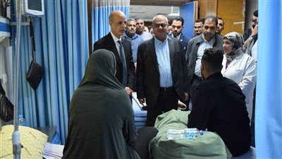رئيس جامعة بني سويف يطمئن على المرضى الفلسطينيين بالمستشفى الجامعي ويؤكد تقديم رعاية طبية متكاملة - الخليج الان