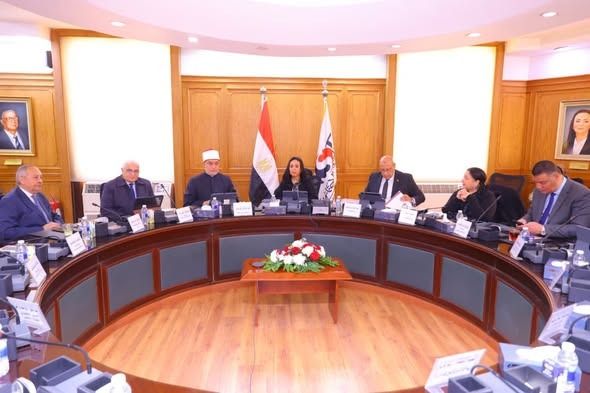 وزيرة التضامن:التزام بنك ناصر بتبني سياسات شفافة ومبادئ الحوكمة الرشيدة في جميع عملياته - الخليج الان