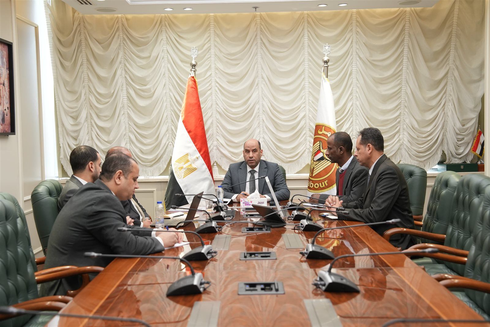 وزير العمل يبحث مع رئيس الجامعة البريطانية و"الادارات المختصة" مشروع للتعاون لتأهيل الشباب لسوق العمل الايطالي - الخليج الان