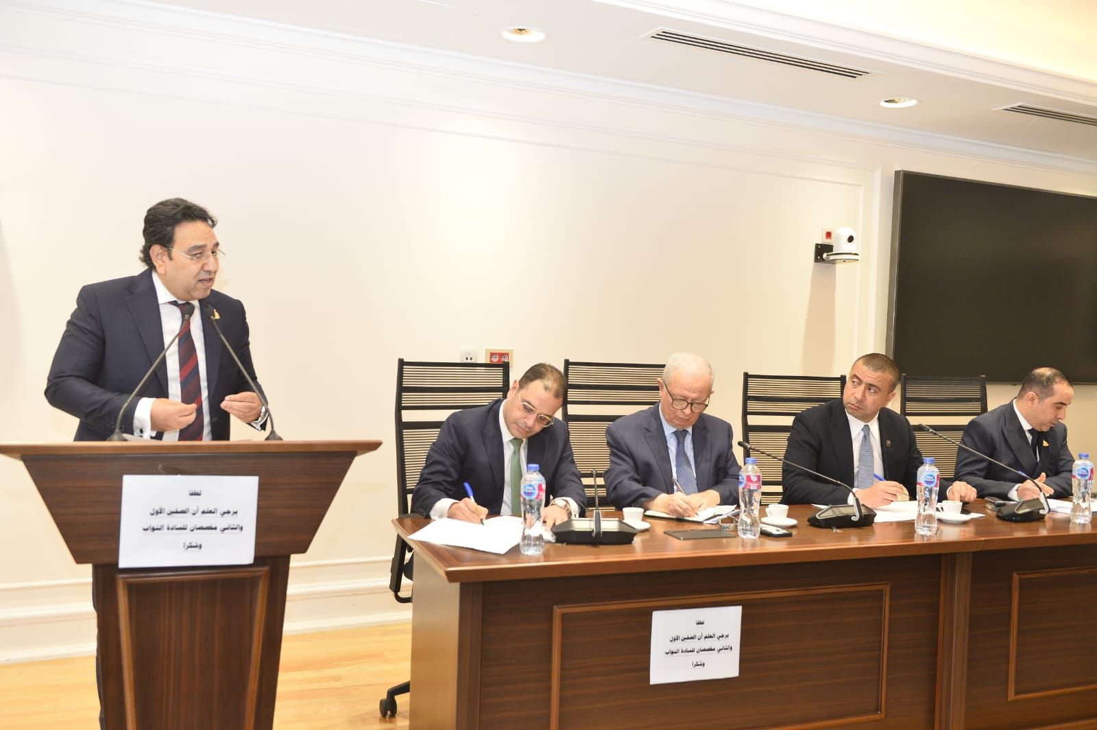 لجنة الصناعة تبحث مصير شركات قطاع الأعمال وبرنامج الطروحات وسط تأكيدات بحماية العمال - الخليج الان