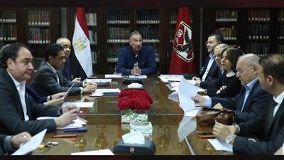 الخطيب يجتمع مع شركة الخدمات ويدرس امتلاك النادي للحصة الكبرى بإحدى شركات السياحة - الخليج الان