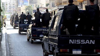 ضبط 3 أشخاص بعد مطاردة سيارة "ربع نقل" بالإسماعيلية - الخليج الان