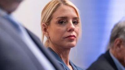 لغز القائمة المفقودة.. كيف أنهت ملفات إبستين رحلة وزيرة العدل الأمريكية؟ - الخليج الان