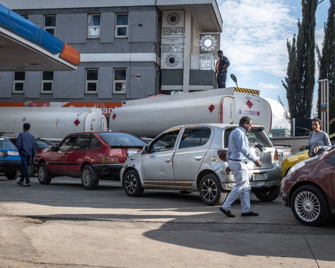 من القيادة ببطء لخلع الكرافات.. كيف تُغير حرب إيران نمط حياة الشعوب؟ - الخليج الان