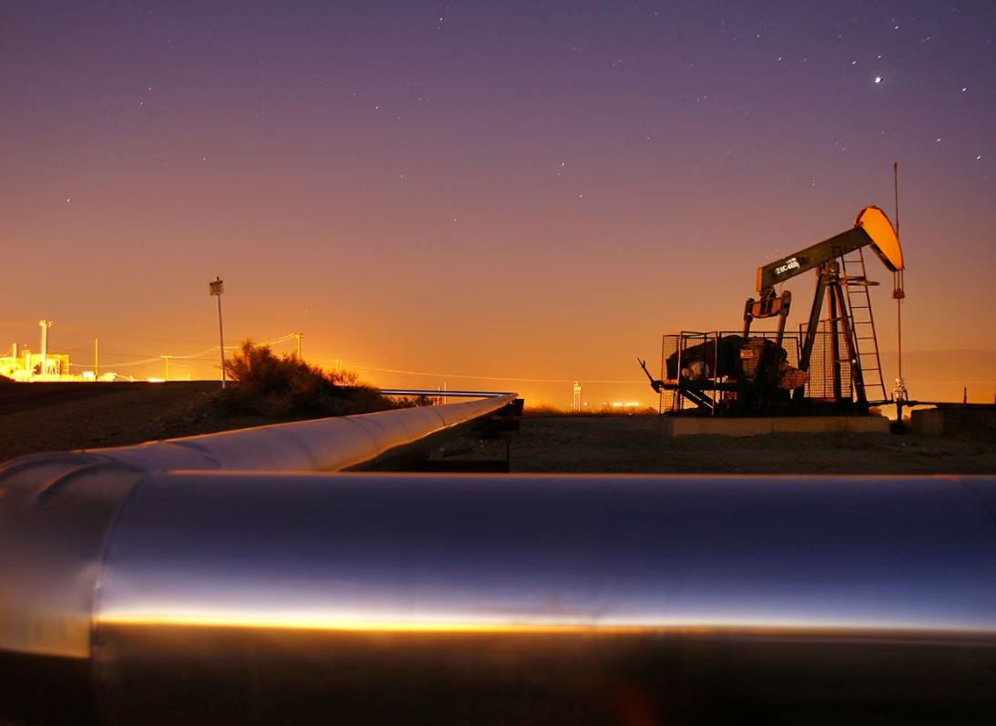 من القيادة ببطء لخلع الكرافات.. كيف تُغير حرب إيران نمط حياة الشعوب؟ - الخليج الان