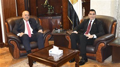 وزير الشباب والرياضة يبحث تطوير اتحاد الرماية والبطولات - الخليج الان