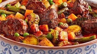 طبق شتوي يجمع العائلة..طاجن تورلي باللحمة بطعم ينافس أشهر المطاعم - الخليج الان