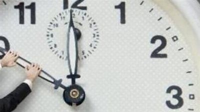 "العد التنازلي بدأ "آخر جمعة من شهر أبريل؟ التوقيت الصيفي في مصر رسميًا2026 - الخليج الان