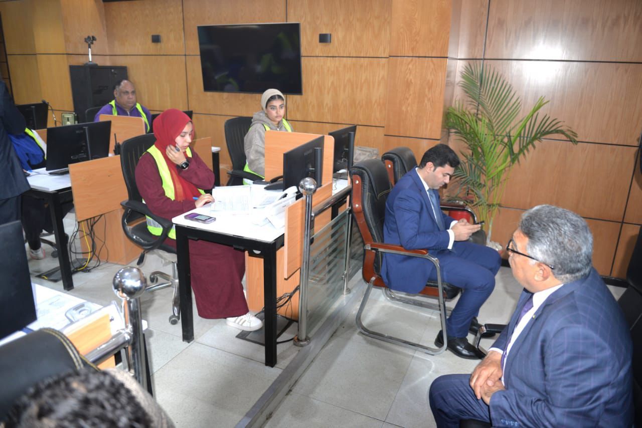 محافظ الدقهلية يتابع حالة الطقس وجهود كسح مياه الأمطار - الخليج الان