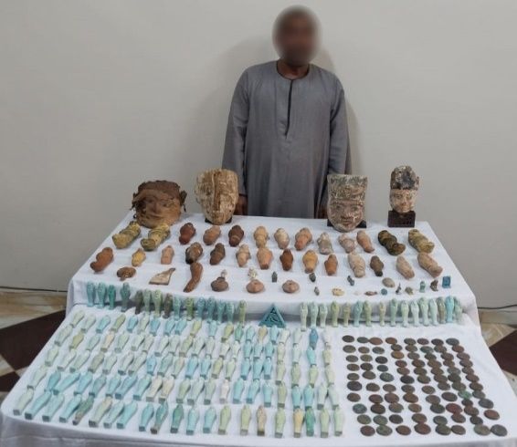 كنوز الفراعنة.. ضبط 277 قطعة أثرية بحوزة شخص قبل بيعهم في المنيا - الخليج الان