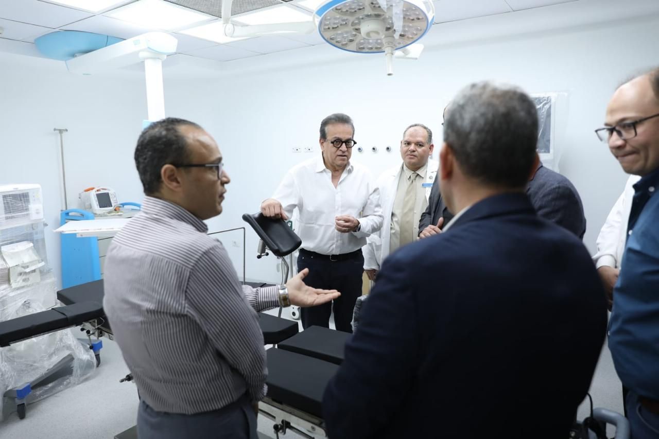 الصحة يتفقد المبنى الجديد بمستشفى صدر العباسية ويوجه بسرعة تجهيزه تمهيداً لافتتاحه خلال أيام - الخليج الان