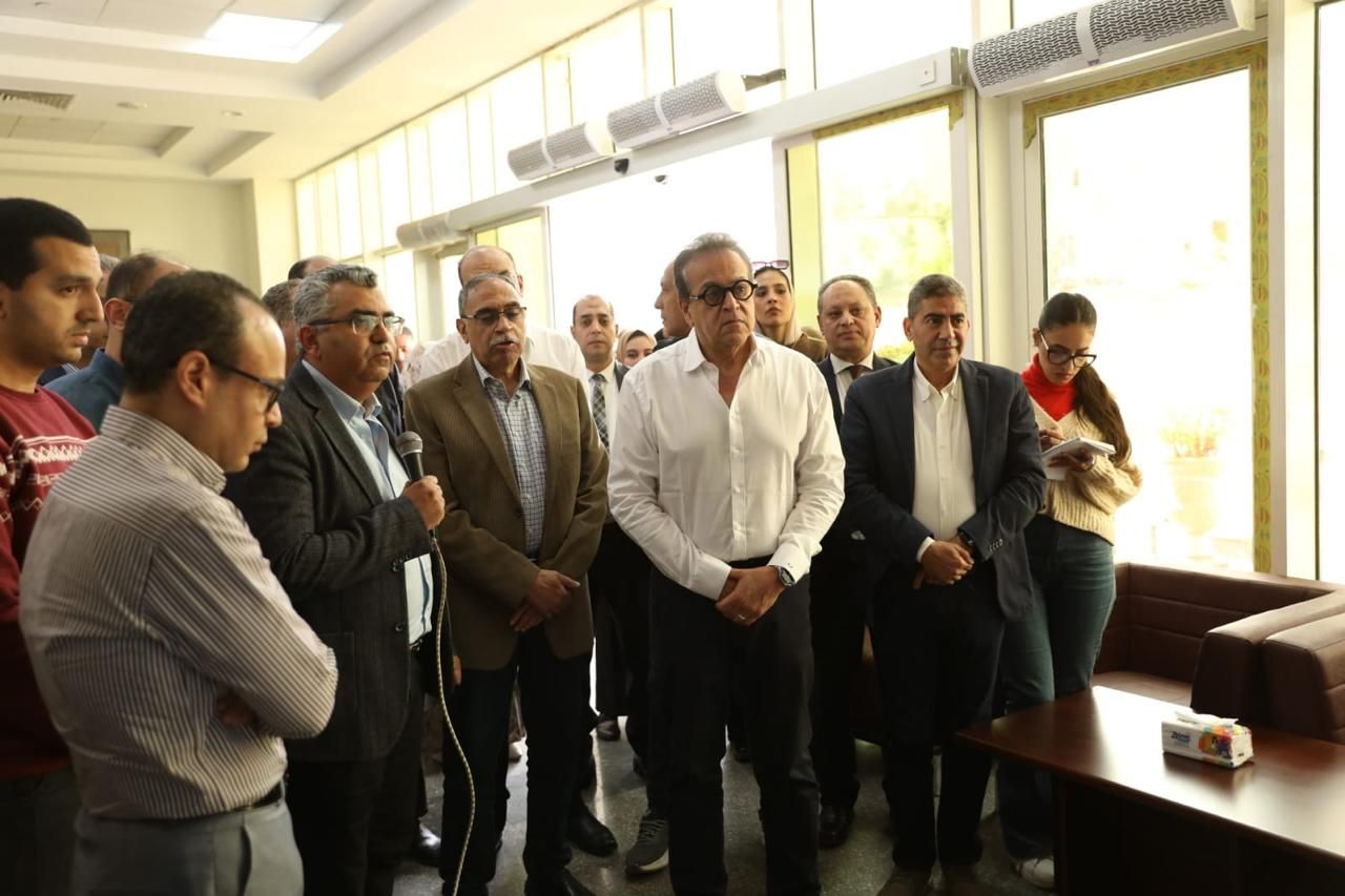 الصحة يتفقد المبنى الجديد بمستشفى صدر العباسية ويوجه بسرعة تجهيزه تمهيداً لافتتاحه خلال أيام - الخليج الان