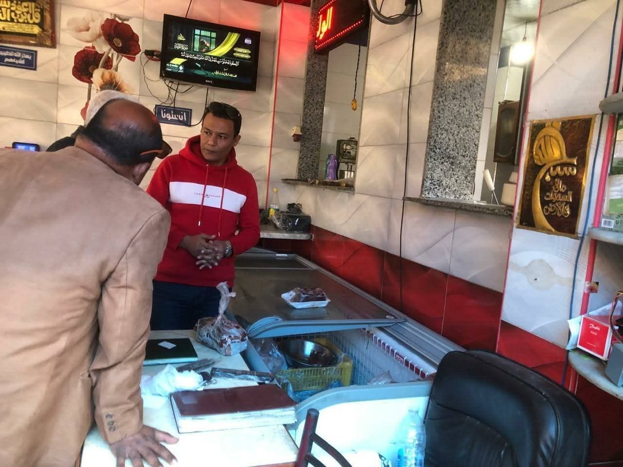 ضربة تموينية قوية ببورسعيد.. ضبط 120 كيلو لحوم مجهولة المصدر بحي العرب - الخليج الان