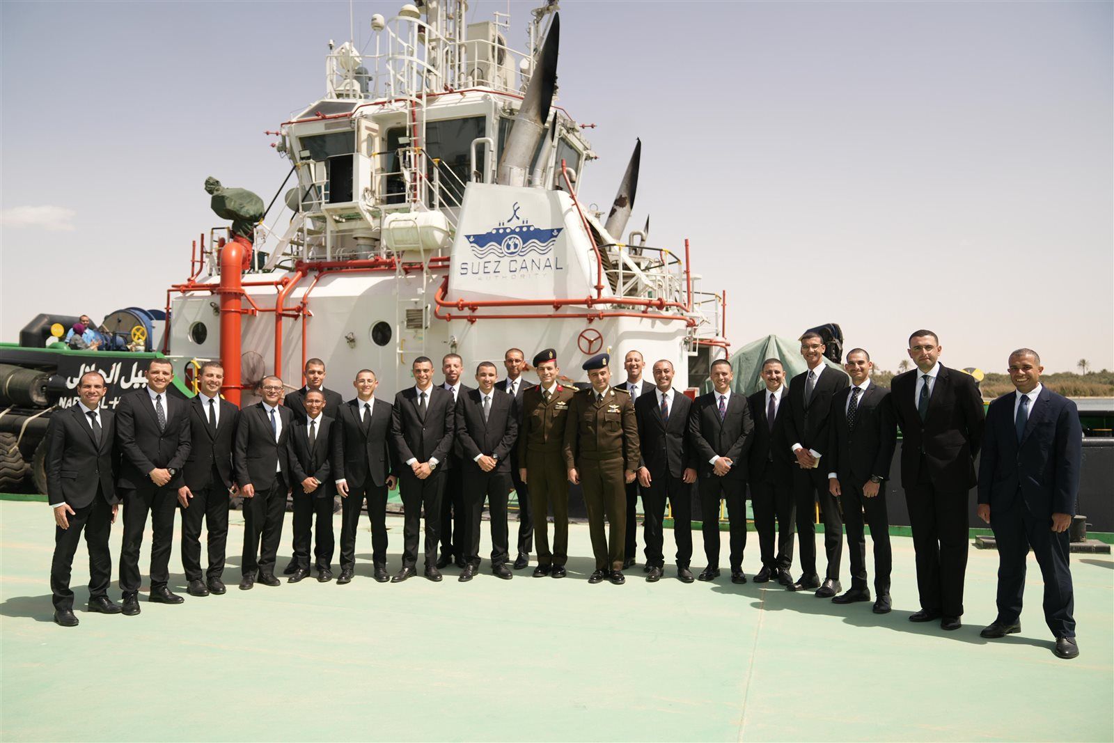 الفريق أسامة ربيع يستقبل وفد الملحقين الدبلوماسيين للتعريف بإنجازات قناة السويس - الخليج الان