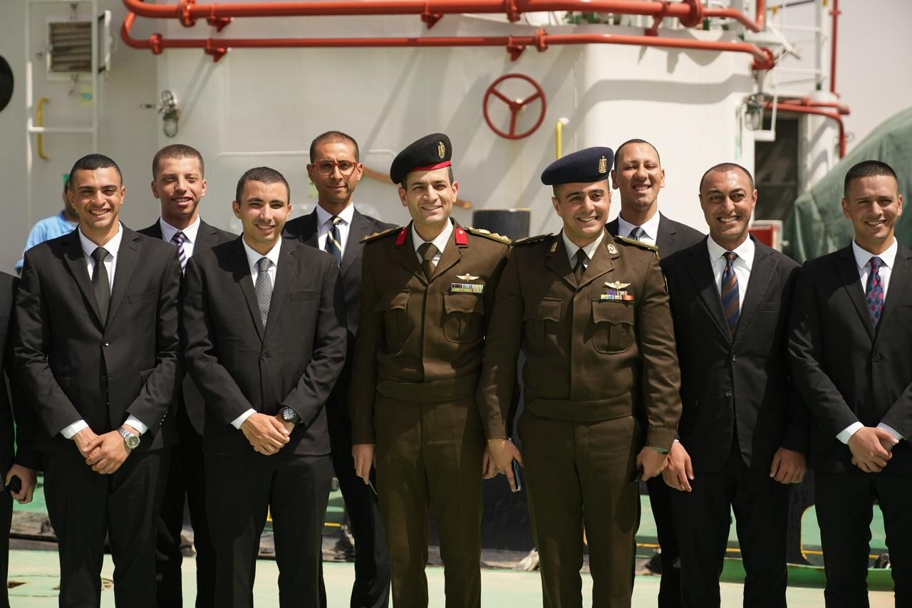 الفريق أسامة ربيع يستقبل وفد الملحقين الدبلوماسيين للتعريف بإنجازات قناة السويس - الخليج الان