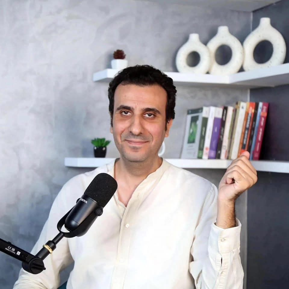 ​في «بيت الشعر».. نقاد ومبدعون يقرأون «رائحة للحب.. روائح للقتل» للزميل محمد هشام - الخليج الان