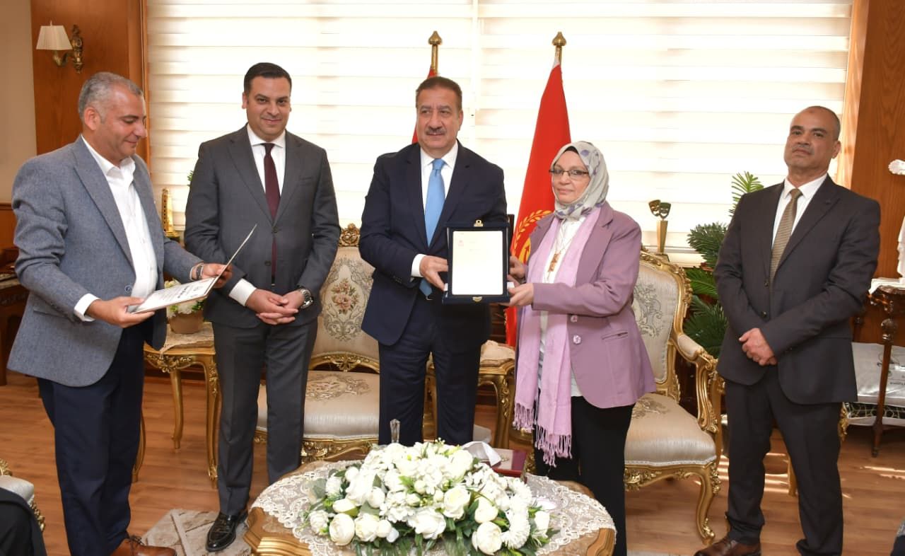 محافظ بورسعيد يكرّم الأمهات المثاليات: نماذج مضيئة في التضحية وصناعة الأجيال - الخليج الان