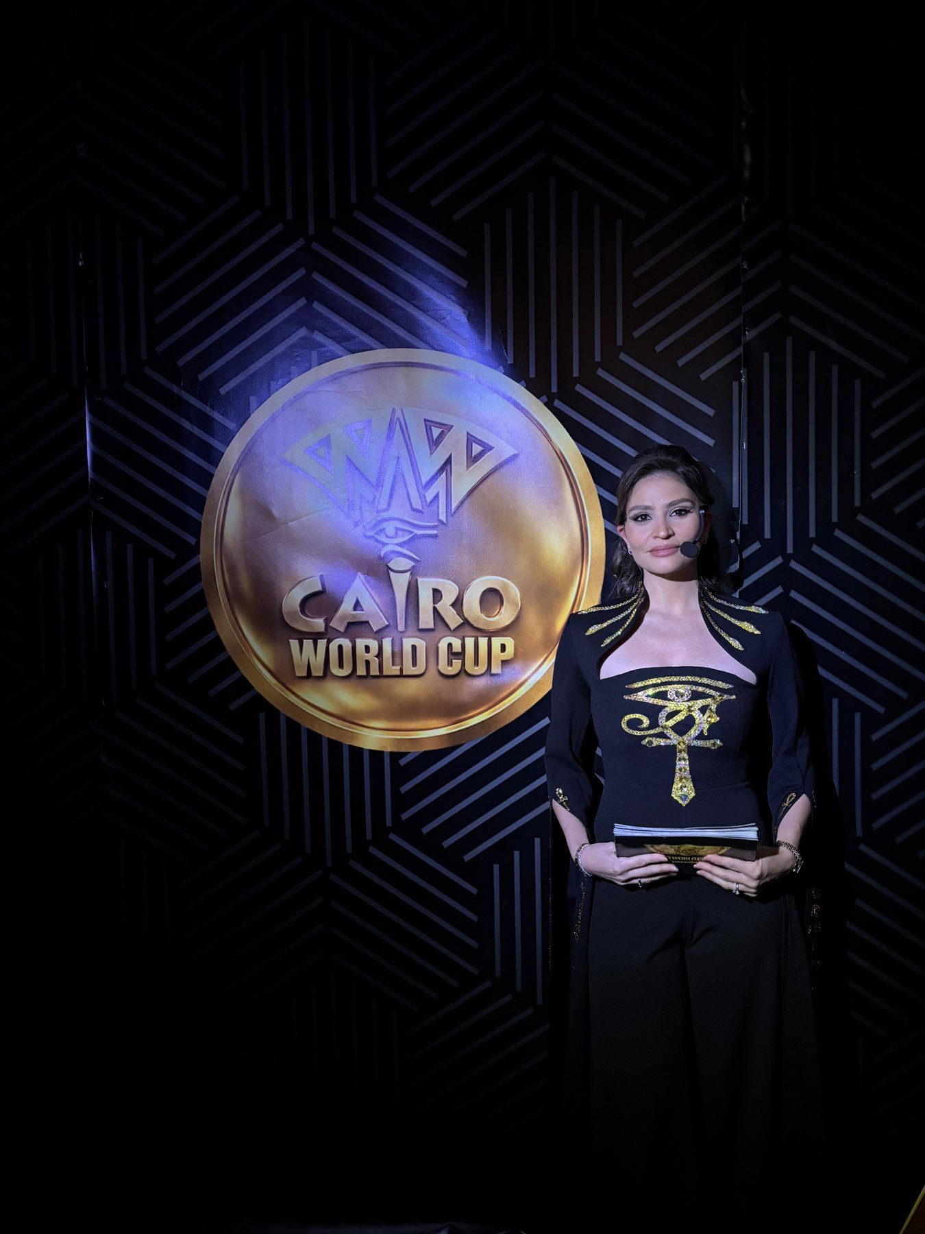 عبلة أحمد تخطف الأنظار في تقديم افتتاح كأس العالم للجمباز الفني بالقاهرة - الخليج الان