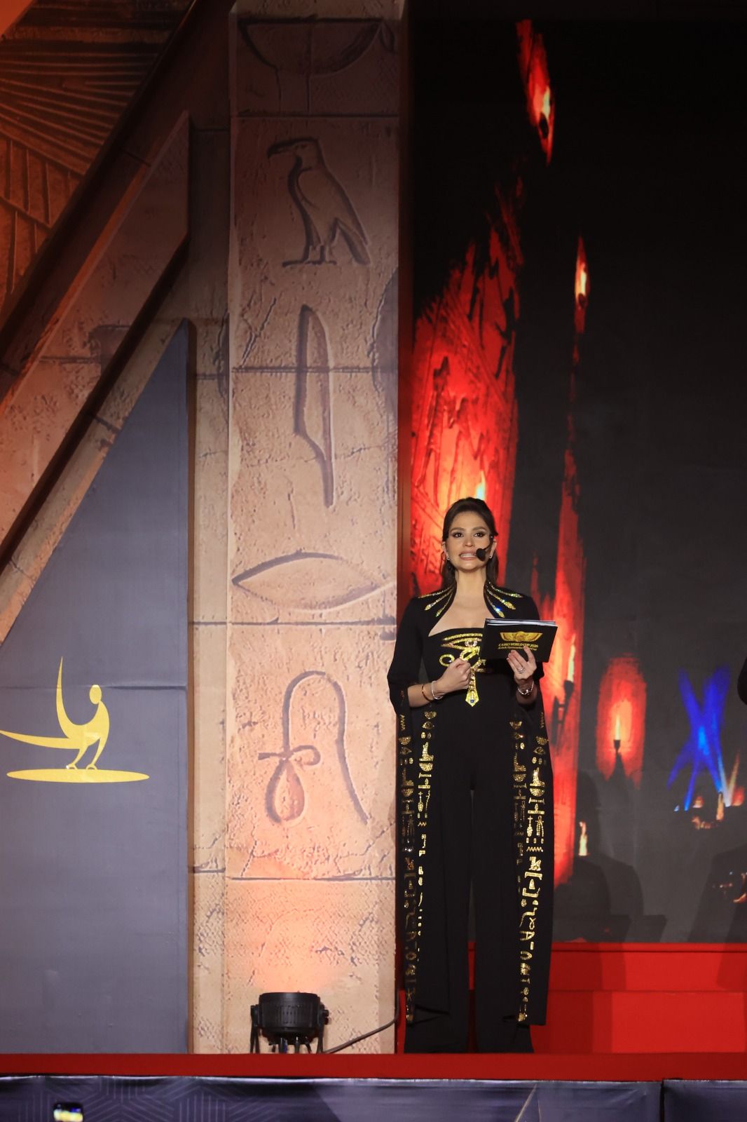 عبلة أحمد تخطف الأنظار في تقديم افتتاح كأس العالم للجمباز الفني بالقاهرة - الخليج الان