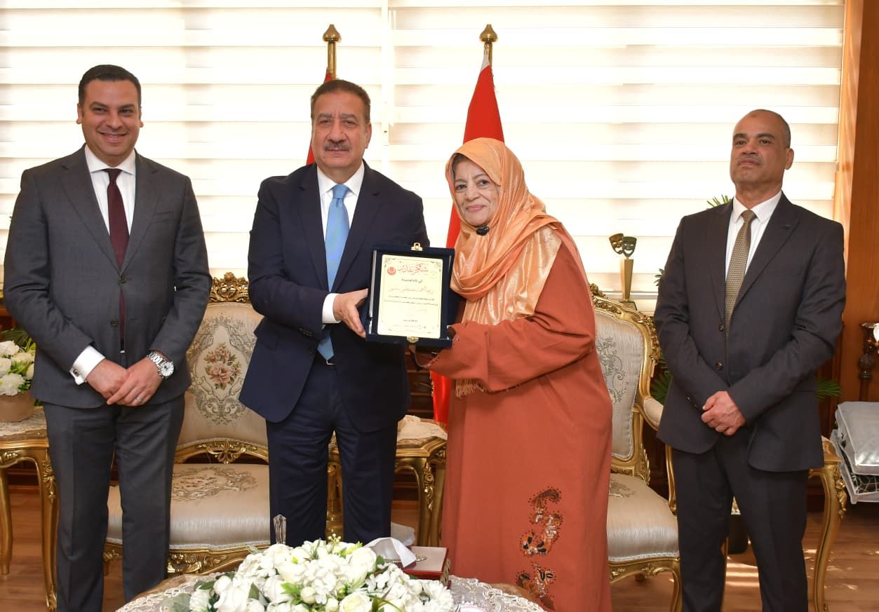 محافظ بورسعيد يكرّم الأمهات المثاليات: نماذج مضيئة في التضحية وصناعة الأجيال - الخليج الان