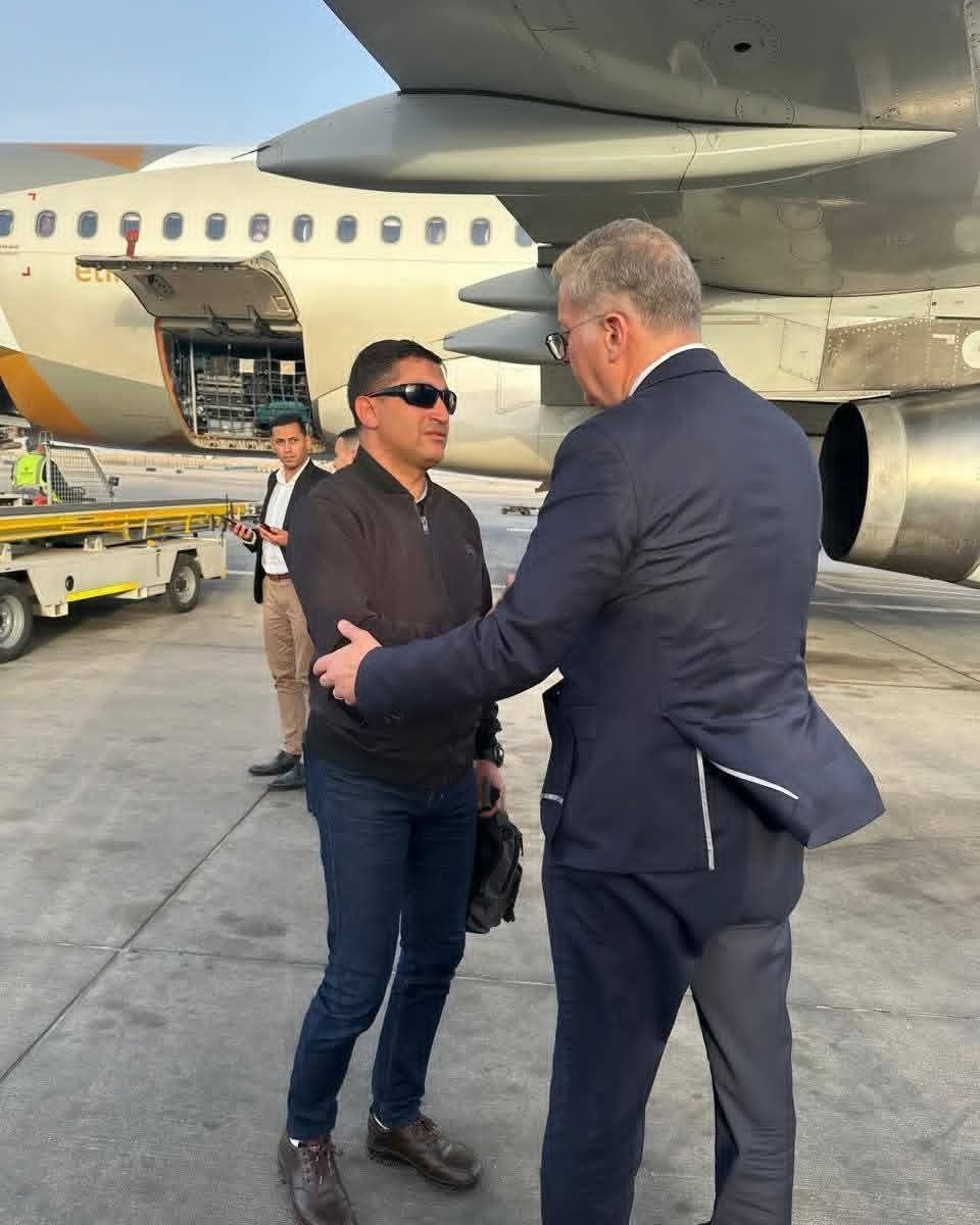 وداع بطل الواجب.. وزير البترول يتقدم مستقبلي جثمان الشهيد حسام خليفة بمطار القاهرة - الخليج الان