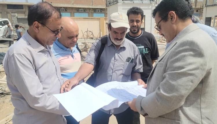 مدير عام المنصورة يدشن مشروع بناء مكاتب للصحة والتربية بالمديرية