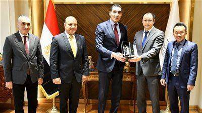 وزير الشباب والرياضة يبحث التعاون مع شركة تايشان للمعدات الرياضية - الخليج الان