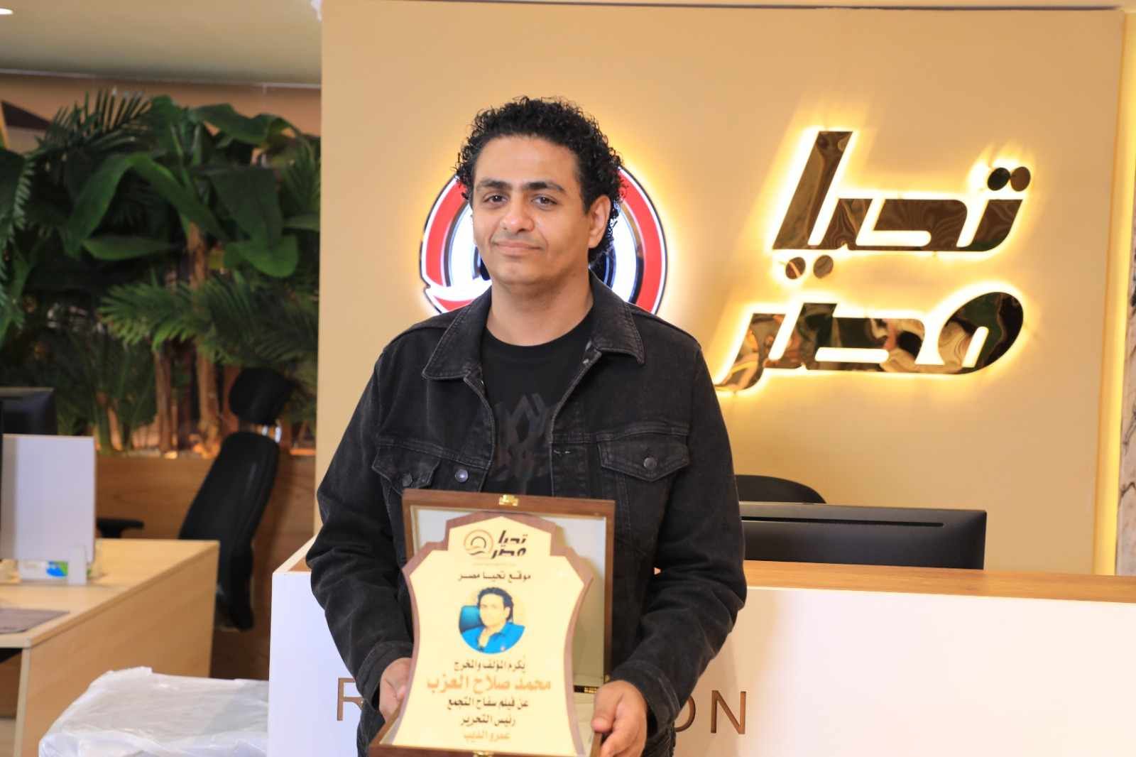 بعد نجاح فيلم سفاح التجمع.. موقع تليجراف الخليج يُكرم المخرج والمؤلف محمد صلاح العزب - الخليج الان