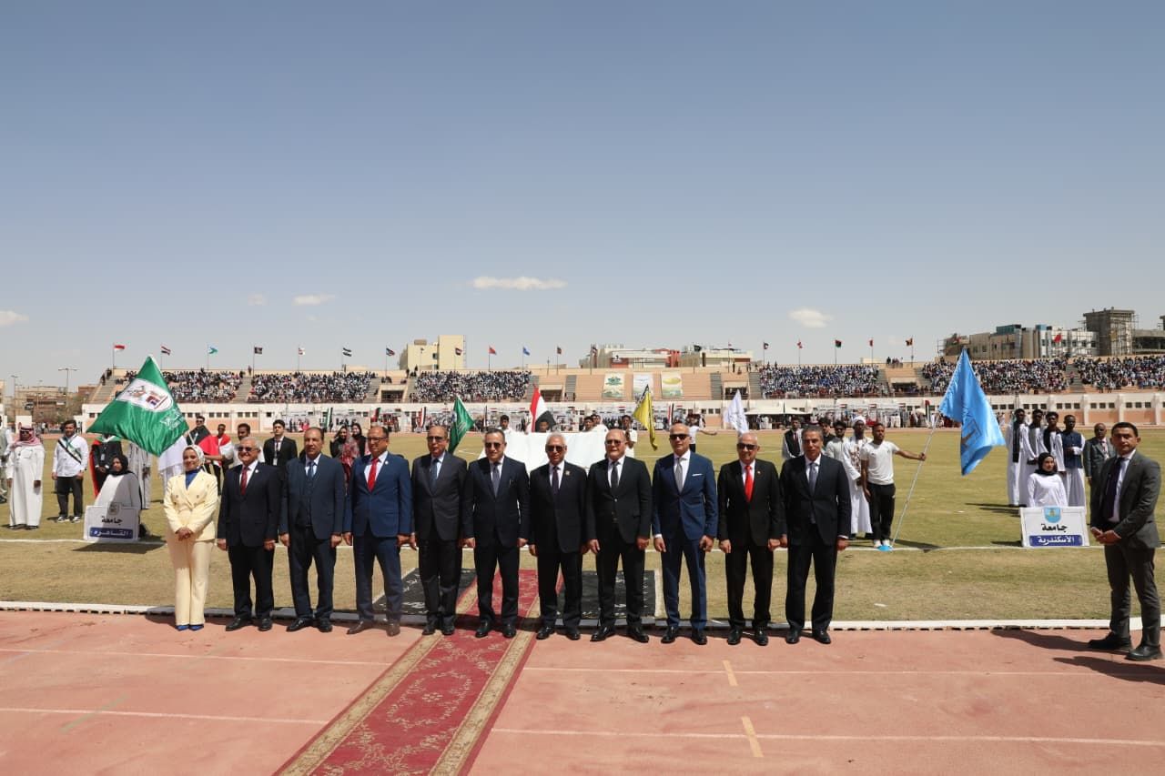على هامش اليوبيل الذهبي لجامعة المنيا.. وزير التعليم العالي والمحافظ المنيا ورئيس الجامعة يشهدون ختام فعاليات "ملتقى الحضارات - الخليج الان