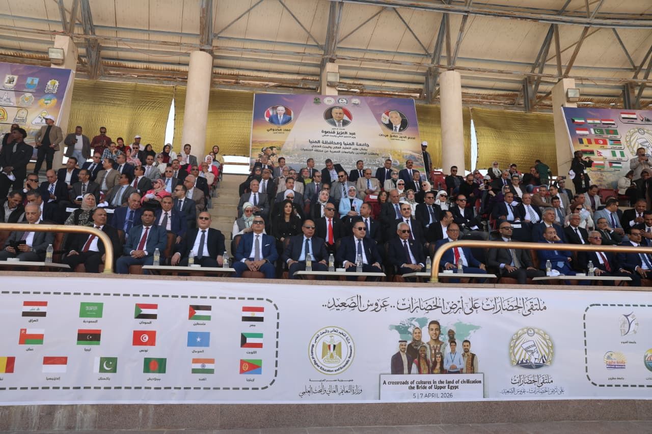 على هامش اليوبيل الذهبي لجامعة المنيا.. وزير التعليم العالي والمحافظ المنيا ورئيس الجامعة يشهدون ختام فعاليات "ملتقى الحضارات - الخليج الان