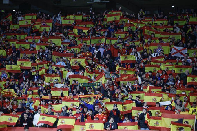 فيفا يفتح تحقيقًا رسميًا في هتافات عنصرية ضد منتخب مصر - الخليج الان