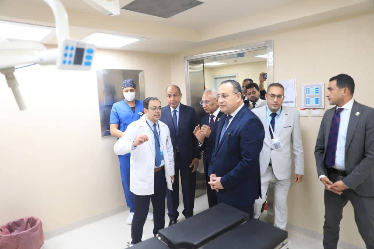 وزير التعليم العالي ومحافظ المنيا ورئيس جامعة المنيا يفتتحون مستشفى استقبال ورعاية الأطفال بجامعة المنيا بتكلفة 300 مليون جنيه - الخليج الان