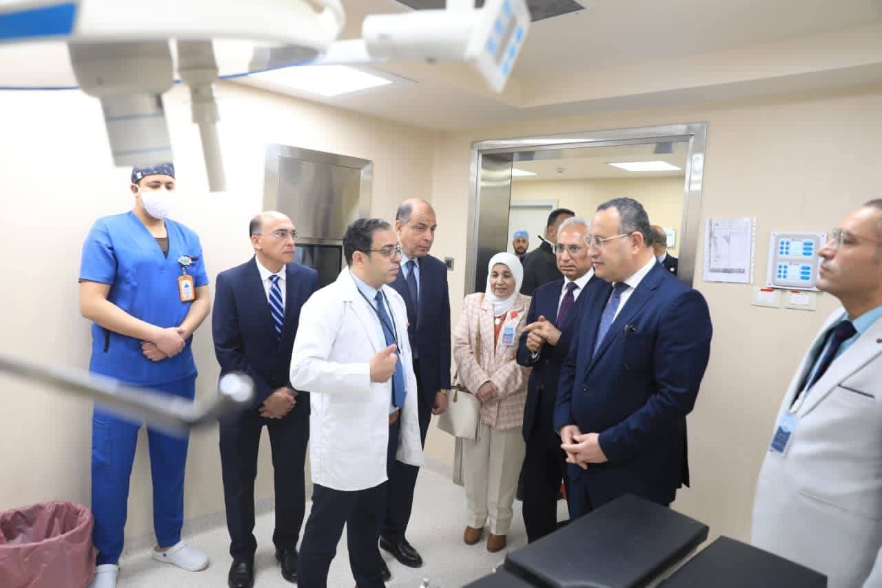 وزير التعليم العالي ومحافظ المنيا ورئيس جامعة المنيا يفتتحون مستشفى استقبال ورعاية الأطفال بجامعة المنيا بتكلفة 300 مليون جنيه - الخليج الان