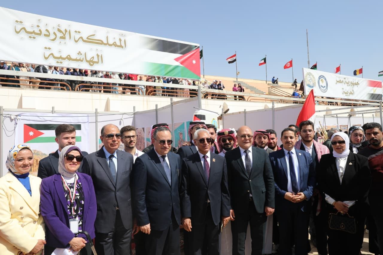 على هامش اليوبيل الذهبي لجامعة المنيا.. وزير التعليم العالي والمحافظ المنيا ورئيس الجامعة يشهدون ختام فعاليات "ملتقى الحضارات - الخليج الان