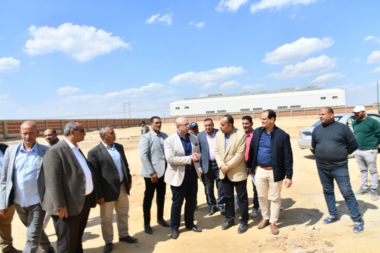 ضمن مبادرة "شغلك في قريتك".. محافظ الفيوم يتفقد مجمع الأنشطة المتوسطة والصغيرة ومتناهية الصغر بهوارة المقطع - الخليج الان