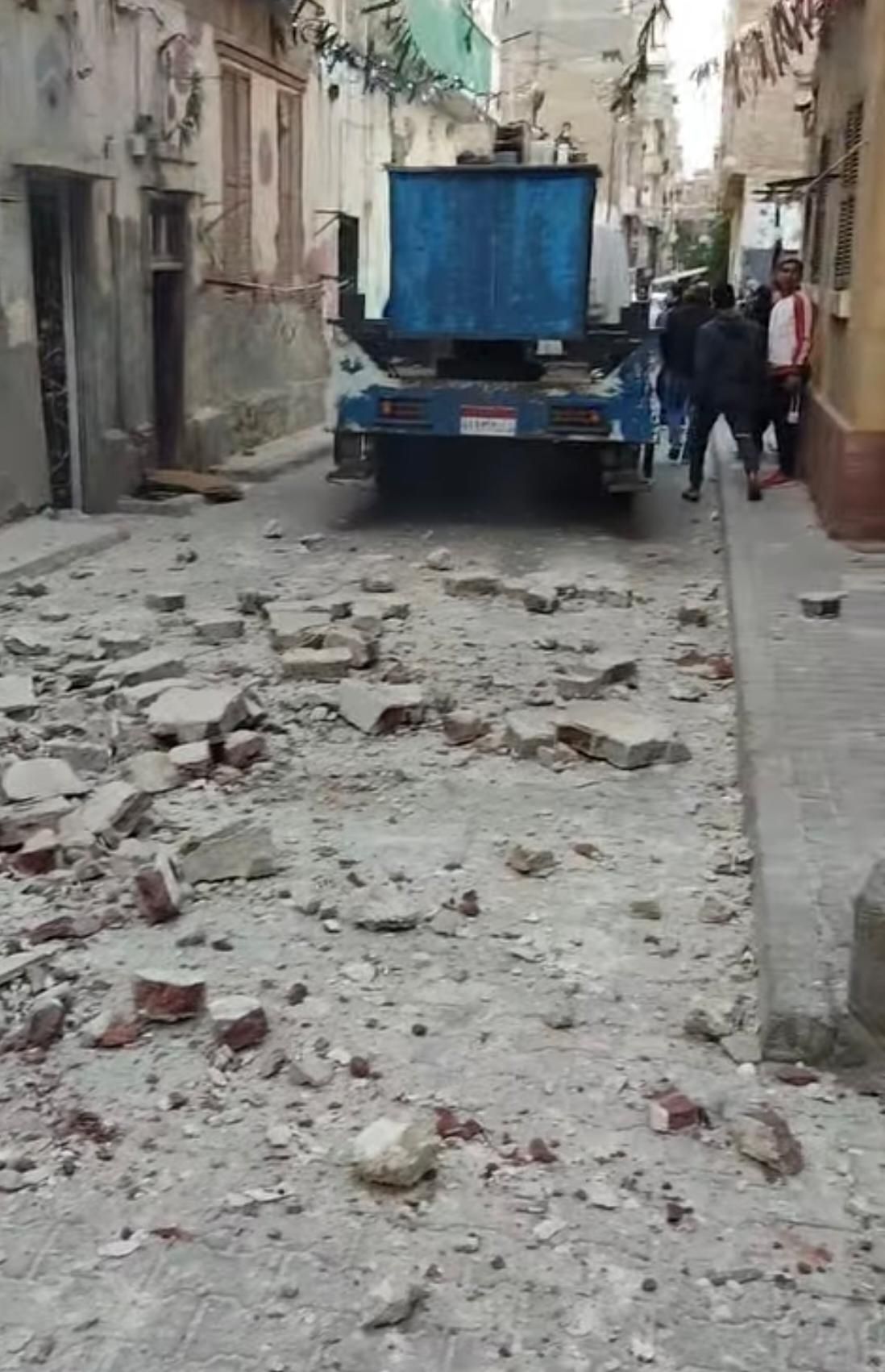 مأساة في الإسماعيلية: وفاة شخص بانهيار بلكونة في المحطة الجديدة - الخليج الان