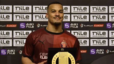 فخري لاكاي يفوز بجائزة أفضل لاعب في مباراة الأهلي وسيراميكا كيلوباترا بالدوري الممتاز - الخليج الان