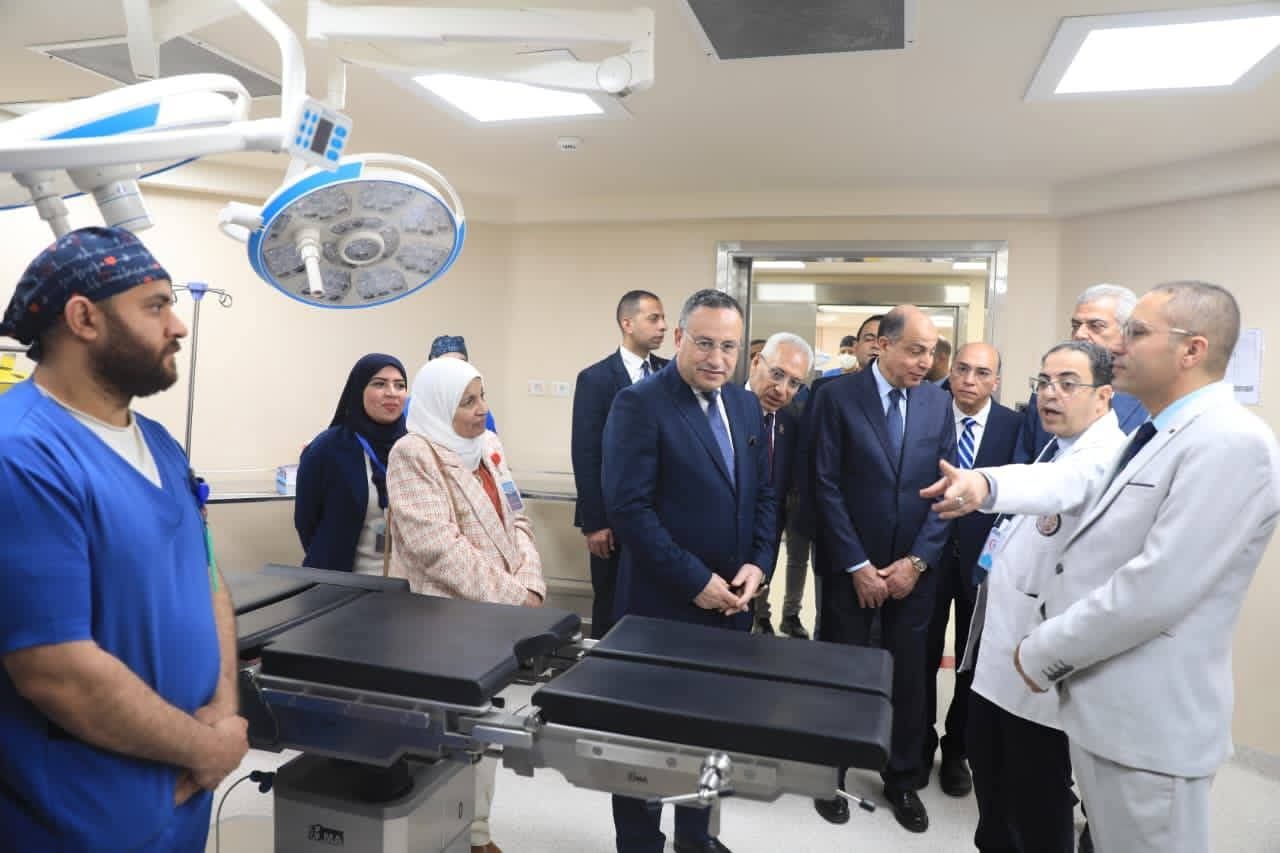 وزير التعليم العالي ومحافظ المنيا ورئيس جامعة المنيا يفتتحون مستشفى استقبال ورعاية الأطفال بجامعة المنيا بتكلفة 300 مليون جنيه - الخليج الان