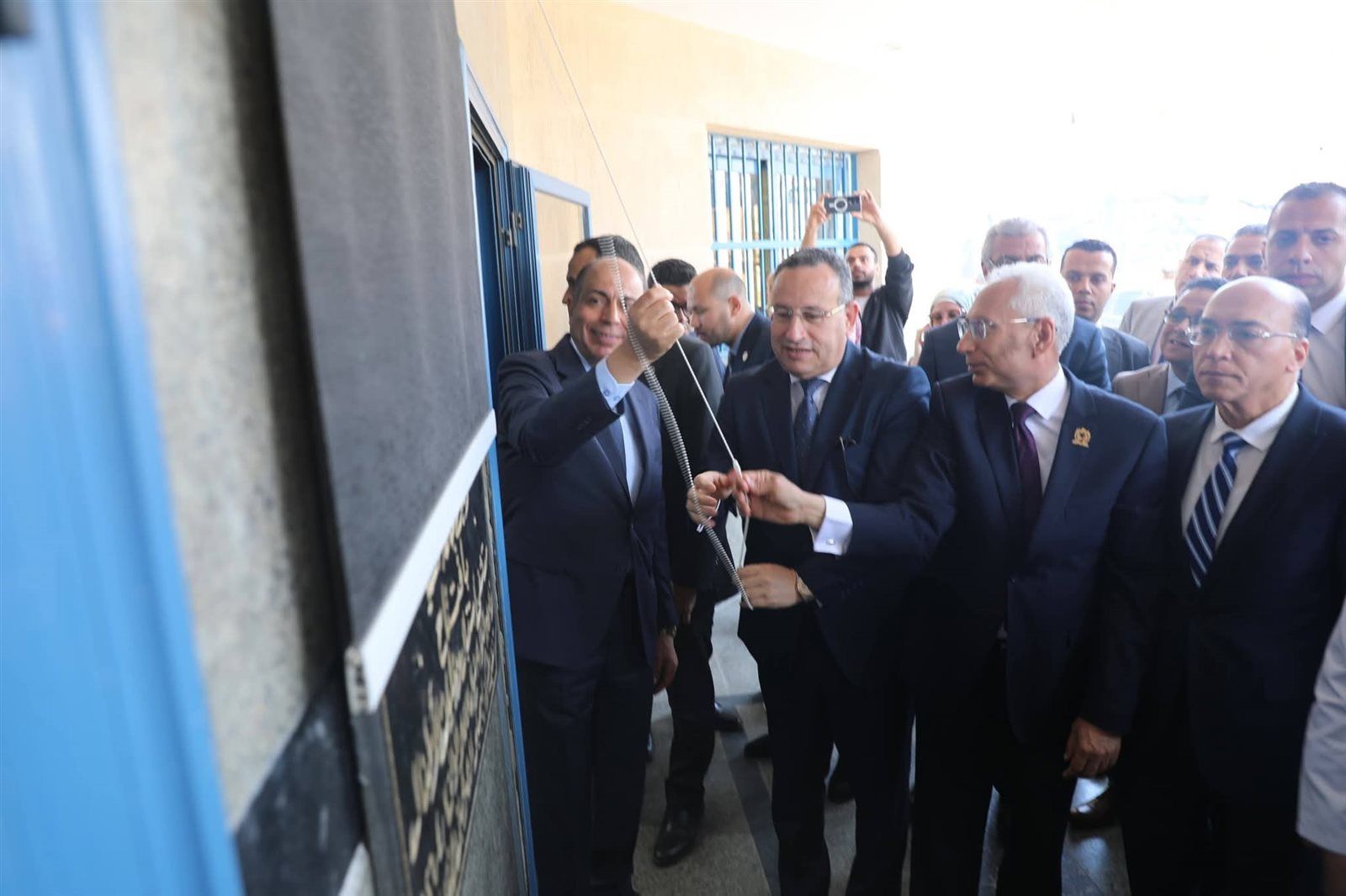 وزير التعليم العالي ومحافظ المنيا ورئيس جامعة المنيا يفتتحون مستشفى استقبال ورعاية الأطفال بجامعة المنيا بتكلفة 300 مليون جنيه - الخليج الان