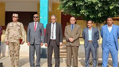 وكيل تعليم بني سويف وقائد قطاع التأسيس العسكري يتابعان طابور الصباح بمدرسة الشهيد أحمد الشناوي الصناعية بالواسطى ويؤكدان على الانضباط المدرسي - الخليج الان