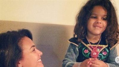 أحكم إنسانة عرفتها.. هند صبري توجه رسالة مؤثرة لإبنتها في عيد ميلادها |صور - الخليج الان