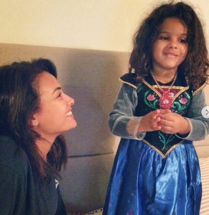 أحكم إنسانة عرفتها.. هند صبري توجه رسالة مؤثرة لإبنتها في عيد ميلادها |صور - الخليج الان