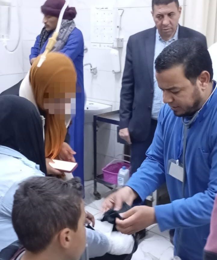 رئيس مدينة المنيا يتابع تداعيات حادث الأتوبيس بالطريق الصحراوي الشرقي - الخليج الان