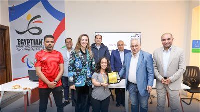 اللجنة البارالمبية تكرم ياسمينا عيسى بعد إنجاز بطولة العالم للريشة الطائرة - الخليج الان