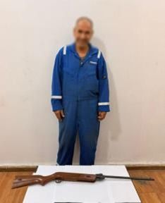 متجمعين أمام منزله.. القبض على المتهم بإطلاق أعيرة رش على الكلاب الضالة بالإسماعيلية - الخليج الان