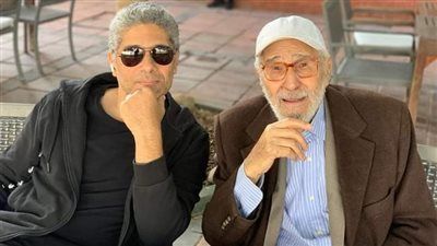 المستشفى منع وجودنا.. نجل عبد الرحمن أبو زهرة يستغيث بعد وضع والده على أجهزة التنفس - الخليج الان