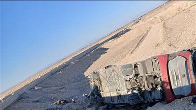 ارتفاع عدد المصابين إلى 42 شخصًا في انقلاب أتوبيس سفريات على طريق قنا – سوهاج - الخليج الان