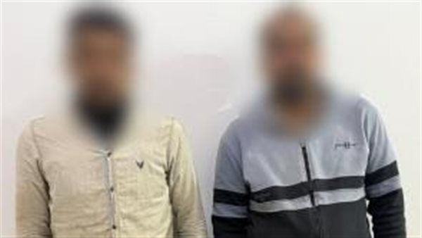 بعد استغاثة زوجته بالخارج.. القبض على المتهمين بالتعدي على زوجة شقيقهما لطردها من منزلها بدمياط - الخليج الان
