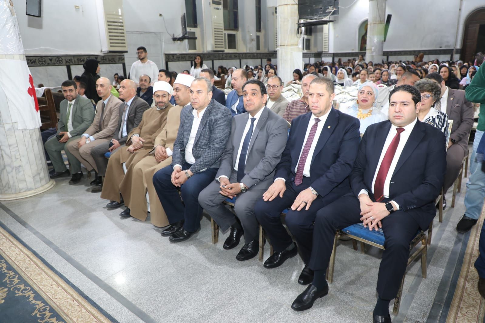 محافظ بني سويف وقيادات المحافظة يشهدون قداس عيد القيامة المجيد بمطرانية ببا - الخليج الان